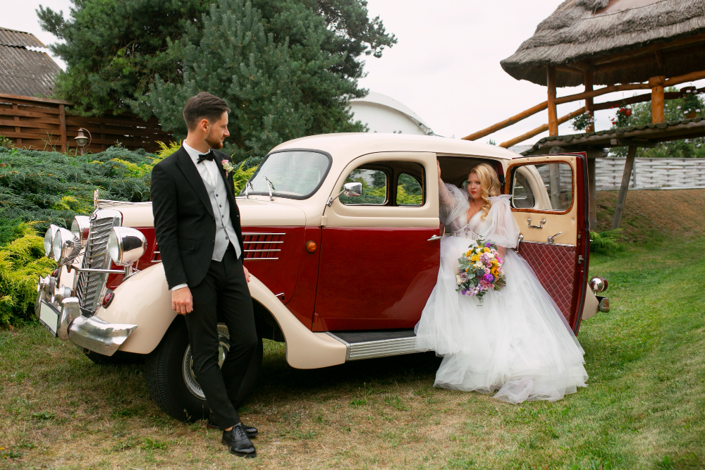 Tips for integrating the luxury car into your wedding