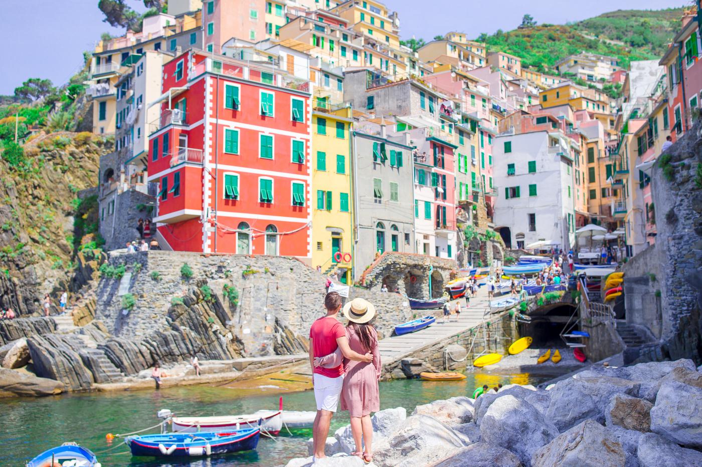 Scopri le Cinque Terre con Stile e Comfort